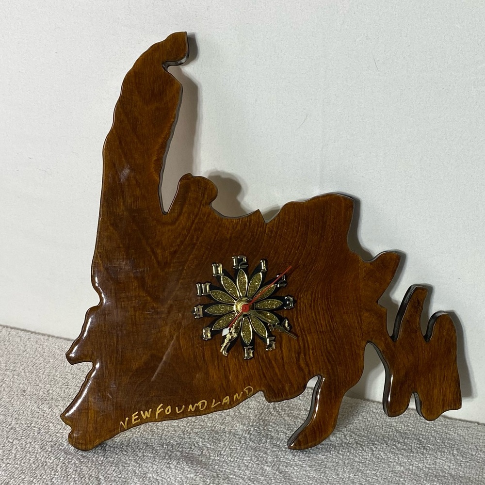 Vintage Handmade Wooden Newfoundland Wall Clock - Picture 9 of 12